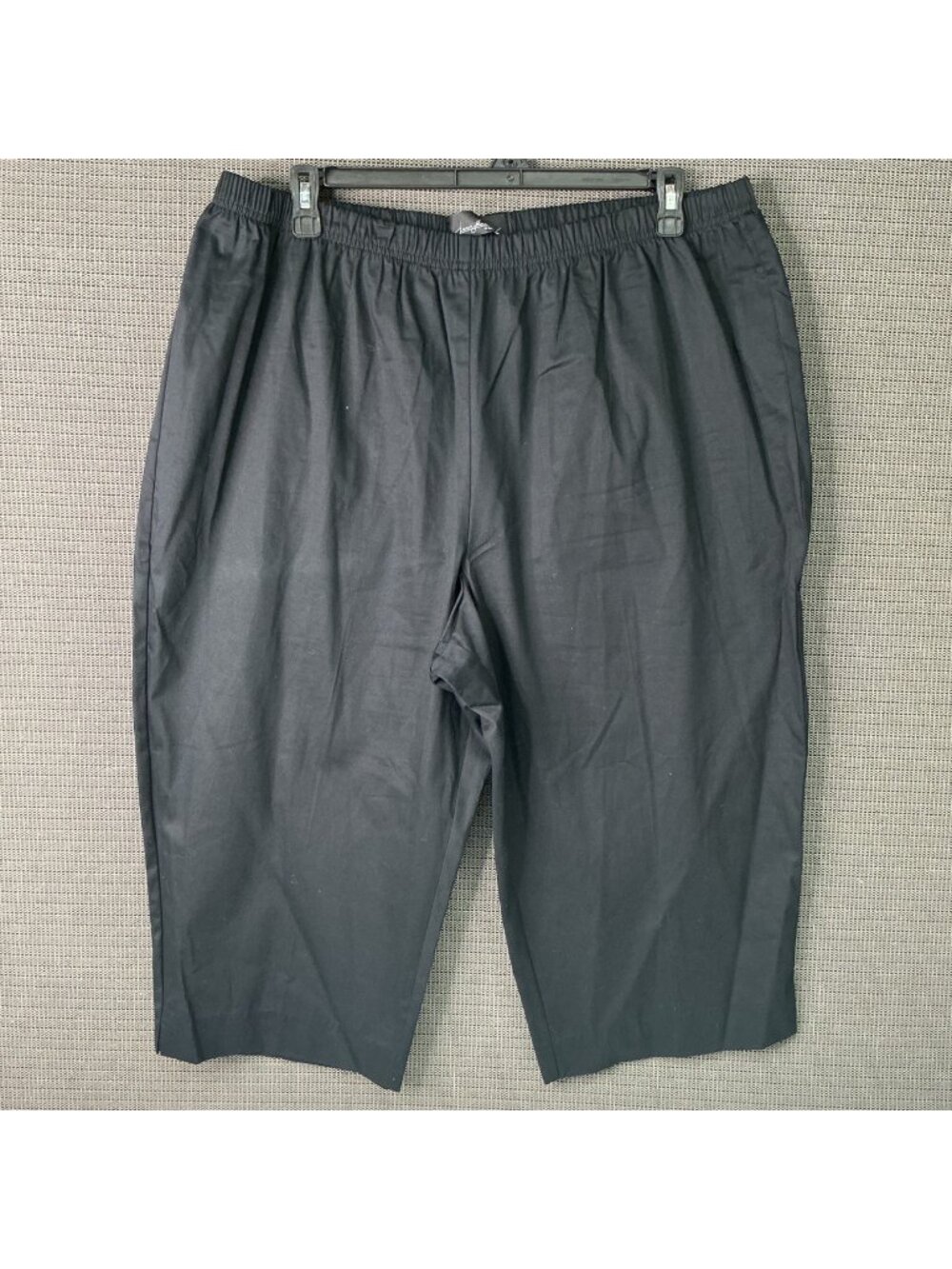 Jeno Neuman Women's Plus Size Black Capri Pants 24WP Cotton Blend Elastic Waist